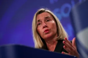 Μογκερίνι: Παραιτείται από πρύτανης του Κολλεγίου της Ευρώπης μετά τη σύλληψή της