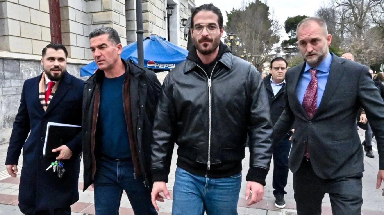 «Στημένη υπόθεση» λέει συγγενής του Άρη Μουγκοπέτρου για τη μήνυση της συζύγου – Στο ακροατήριο τη Δευτέρα