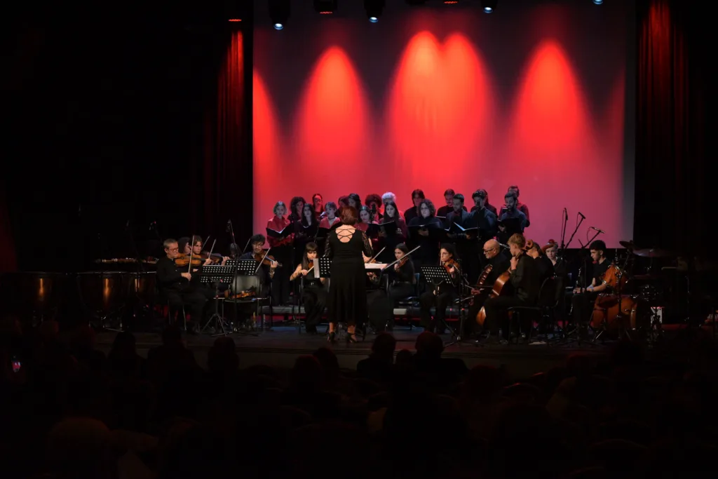 Μάγεψαν τα μουσικά σύνολα του Δημοτικού Ωδείου Πατρών ΦΩΤΟ Μάγεψαν τα μουσικά σύνολα του Δημοτικού Ωδείου Πατρών ΦΩΤΟ