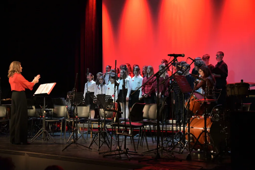 Μάγεψαν τα μουσικά σύνολα του Δημοτικού Ωδείου Πατρών ΦΩΤΟ Μάγεψαν τα μουσικά σύνολα του Δημοτικού Ωδείου Πατρών ΦΩΤΟ