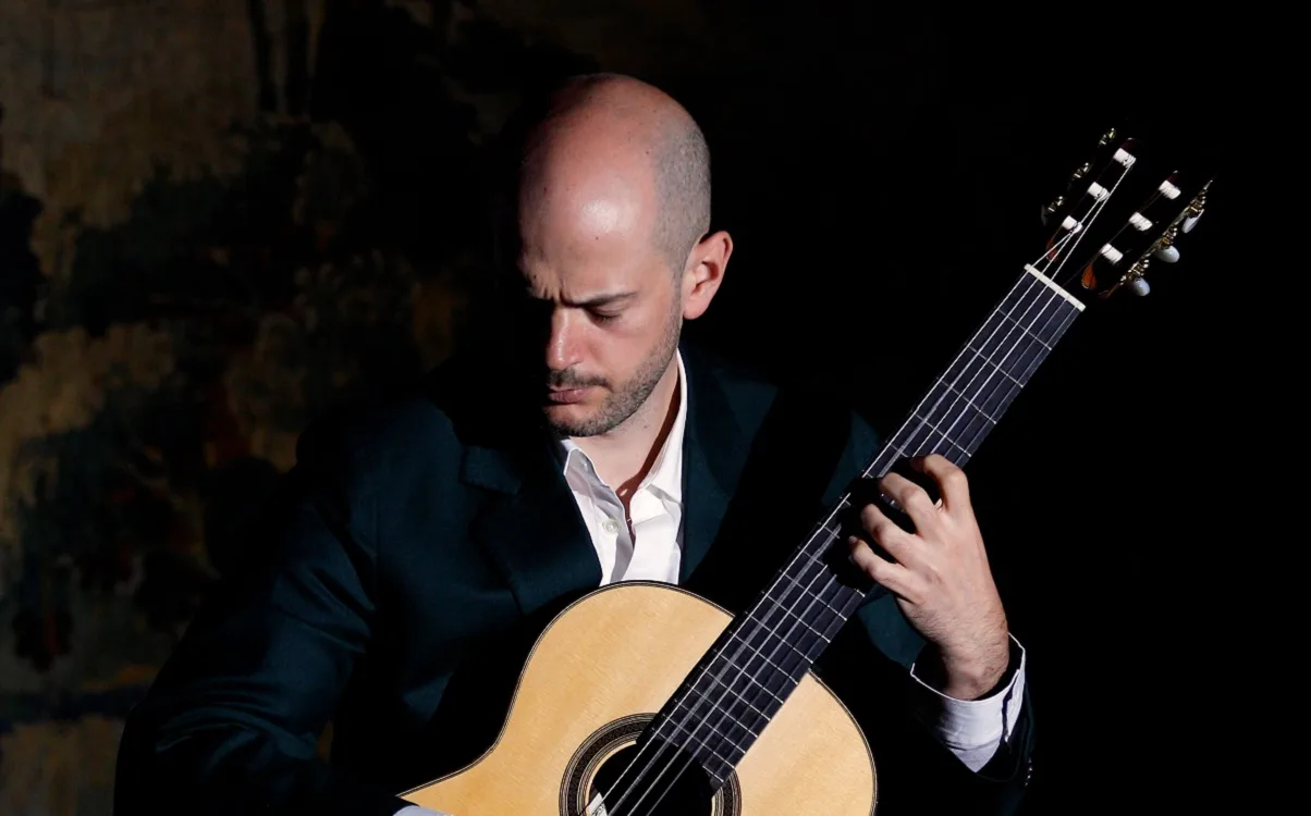 Στην Πάτρα «αλά Κουμπάνα»: Ο Νίκος Μπαρουτσάκης παρουσιάζει το άλμπουμ που ηχογραφήθηκε στα Abbey Road Studios Στην Πάτρα «αλά Κουμπάνα»: Ο Νίκος Μπαρουτσάκης παρουσιάζει το άλμπουμ που ηχογραφήθηκε στα Abbey Road Studios