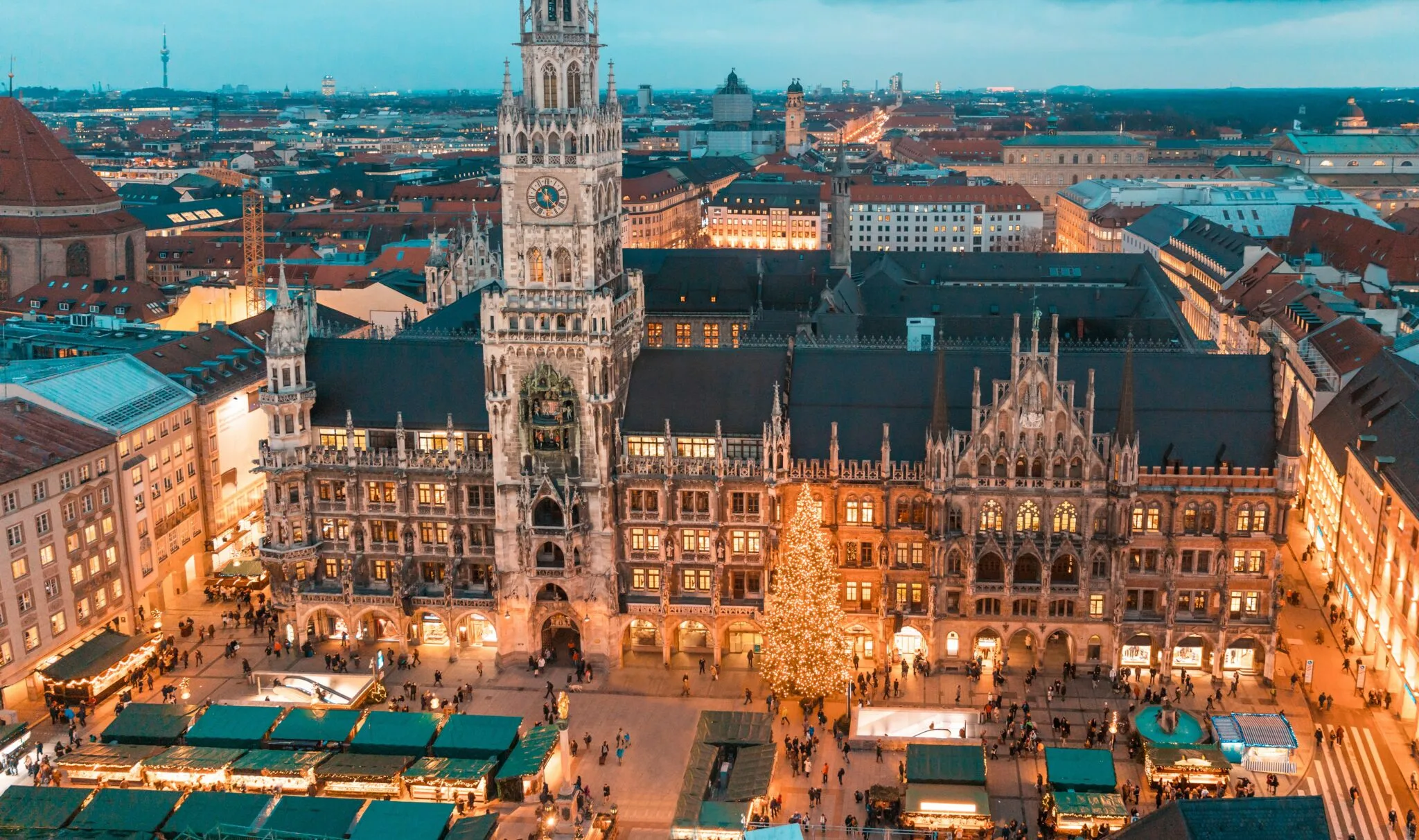 Μόναχο: Το μοντέρνο με το παλιό, ιδανικό για χριστουγεννιάτικη εκδρομή  