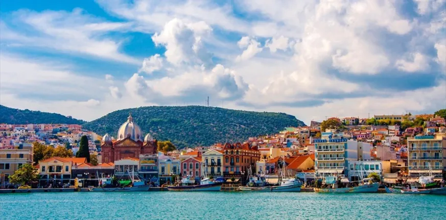 Στη Μυτιλήνη αγρότες εμπόδισαν τους επιβάτες να μπουν στο πλοίο «Διαγόρας»