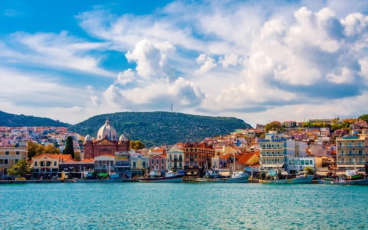 Στη Μυτιλήνη αγρότες εμπόδισαν τους επιβάτες να μπουν στο πλοίο «Διαγόρας»