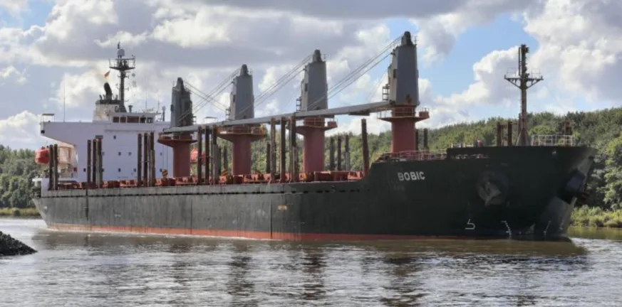 Επίθεση σε φορτηγό πλοίο ανοιχτά Υεμένης από 15 σκάφη