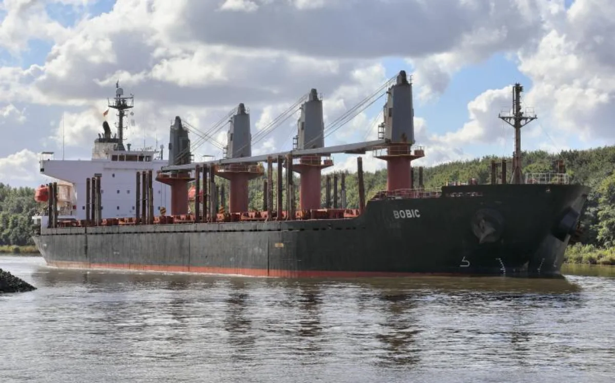 Επίθεση σε φορτηγό πλοίο ανοιχτά Υεμένης από 15 σκάφη