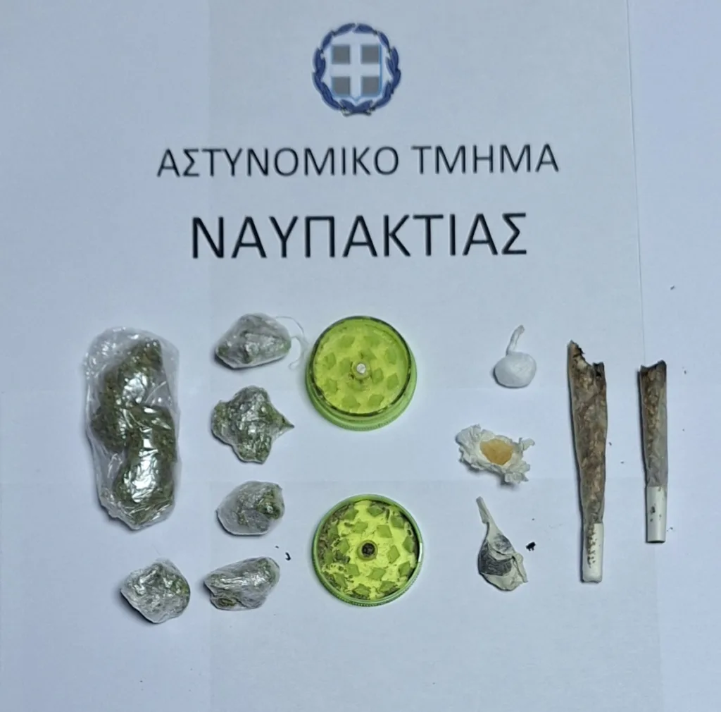 Ναύπακτος: Τον συνέλαβαν για κλοπή σε περίπτερο, βρήκαν και ναρκωτικά - Χειροπέδες σε έναν ακόμα άνδρα Ναύπακτος: Τον συνέλαβαν για κλοπή σε περίπτερο, βρήκαν και ναρκωτικά - Χειροπέδες σε έναν ακόμα άνδρα
