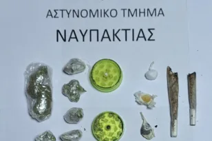 Ναύπακτος: Τον συνέλαβαν για κλοπή σε περίπτερο, βρήκαν και ναρκωτικά – Χειροπέδες σε έναν ακόμα άνδρα