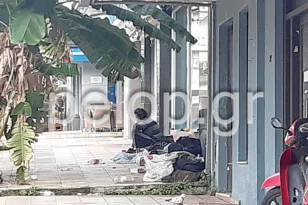 Πάτρα: Αβοήθητος στον δρόμο – Η ιστορία του Νίκου που τον ξέχασε το σύστημα