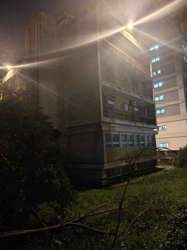 Πάτρα: Ψάχνοντας τις νοσοκόμες «φαντάσματα» πίσω από το νοσοκομείο «Αγ. Αντρέας» ΦΩΤΟ Πάτρα: Ψάχνοντας τις νοσοκόμες «φαντάσματα» πίσω από το νοσοκομείο «Αγ. Αντρέας» ΦΩΤΟ