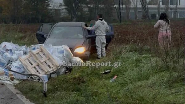 Σοβαρό τροχαίο στη Θήβα: Νταλίκα «άδειασε» το φορτίο της στον δρόμο - Τραυματίες δύο επιβάτες, ανάμεσά τους παιδί ΦΩΤΟ-ΒΙΝΤΕΟ Σοβαρό τροχαίο στη Θήβα: Νταλίκα «άδειασε» το φορτίο της στον δρόμο - Τραυματίες δύο επιβάτες, ανάμεσά τους παιδί ΦΩΤΟ-ΒΙΝΤΕΟ