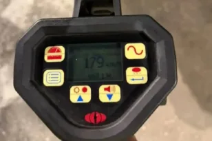 179 χλμ/ώρα στη Βουλιαγμένης: Συνελήφθη 55χρονος που έτρεχε με 100 χλμ πάνω από το όριο