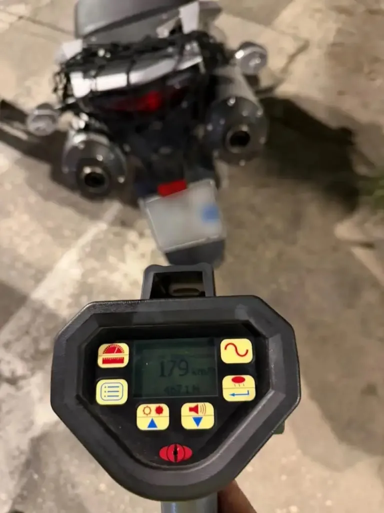 179 χλμ/ώρα στη Βουλιαγμένης: Συνελήφθη 55χρονος που έτρεχε με 100 χλμ πάνω από το όριο