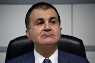 «Τον γνωρίζουμε από τη θητεία του στο υπουργείο Εξωτερικών. Τότε ήταν ένα τρολ στη θέση εκείνη», σφοδρή επίθεση Τσελίκ σε Δένδια