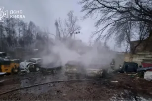 Ρωσικοί πύραυλοι στο Κίεβο πριν τη συνάντηση Βολοντίμιρ Ζελένσκι – Ντόναλντ Τραμπ: Κρίσιμες διαπραγματεύσεις για τον πόλεμο