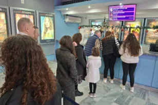 Ουρές για τον «Καποδίστρια» και στην Πάτρα