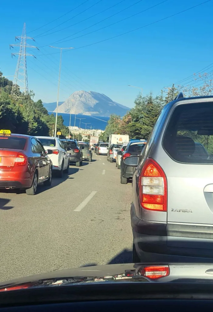 Πάτρα - αγροτικά μπλόκα: Ουρές χιλιόμετρων στην μίνι περιμετρική, ποιες περιοχές έχουν επιβαρυνθεί  ΦΩΤΟ