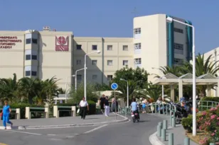 Πανεπιστημιακό Νοσοκομείο Ηρακλείου: Ακυρώθηκαν τα ραντεβού ογκολογικών ασθενών λόγω της κατάληψης του αεροδρομίου από αγρότες