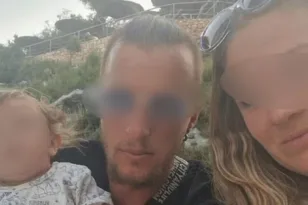 Μητέρα 2χρονου στη Ζάκυνθο: «Οι σφυρίχτρες και οι πυροβολισμοί τρόμαξαν το σκυλί – Όλα έγιναν σε 30 δευτερόλεπτα»