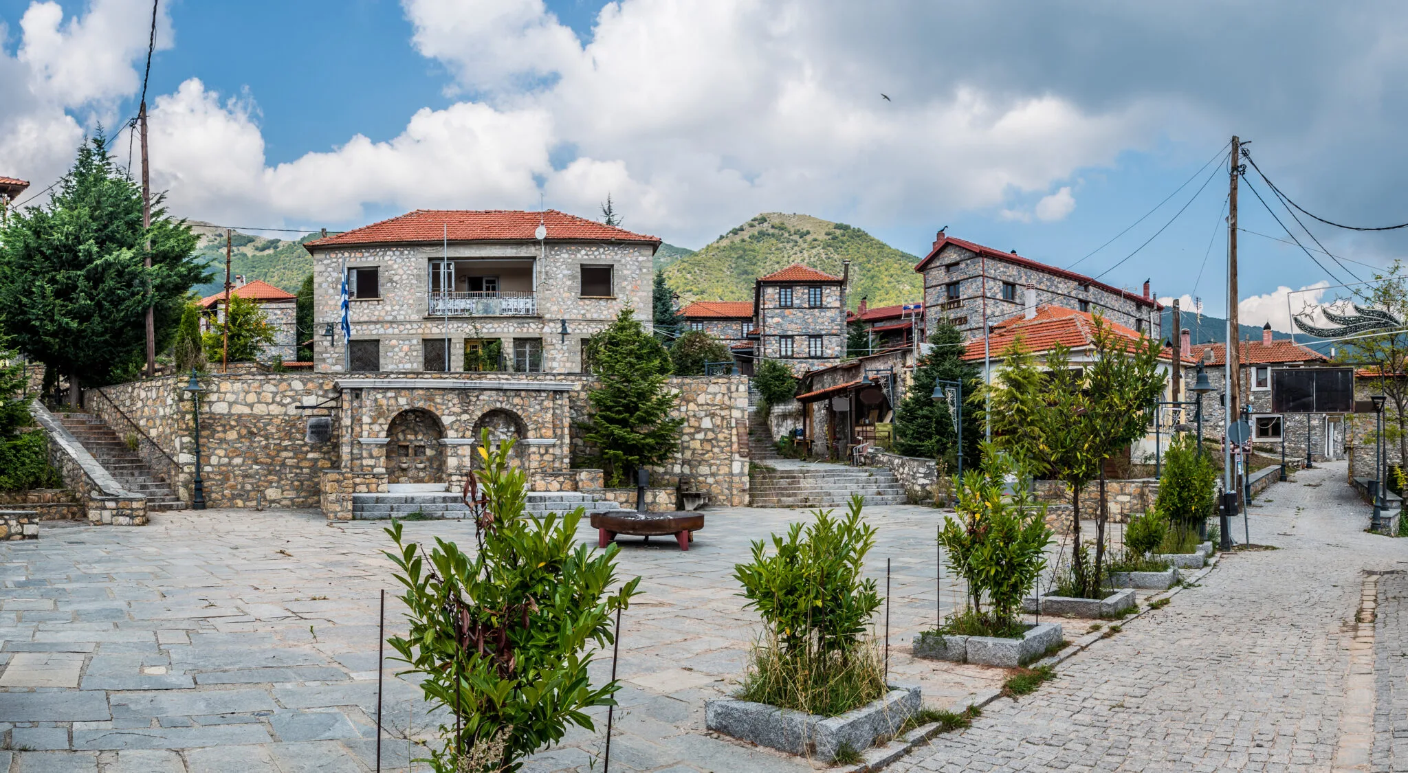 Αγιος Αθανάσιος: Η "Αράχωβα" της Μακεδονίας Αγιος Αθανάσιος: Η "Αράχωβα" της Μακεδονίας