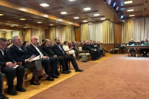 Σύμπραξη Πανεπιστημίου Πατρών και Ιδρύματος Παπανδρέου: Ιχυρό μήνυμα κατά της σχολικής βίας – Όχι απαγορεύσεις, αλλά παιδεία και δημοκρατία