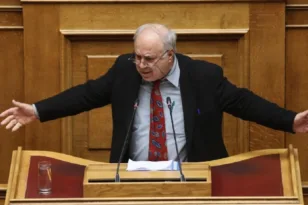 ΠΑΣΟΚ σε εσωκομματικό αναβρασμό: Ο Παρασκευαΐδης δείχνει την ηγεσία και μιλά για «ηθικό ζήτημα»