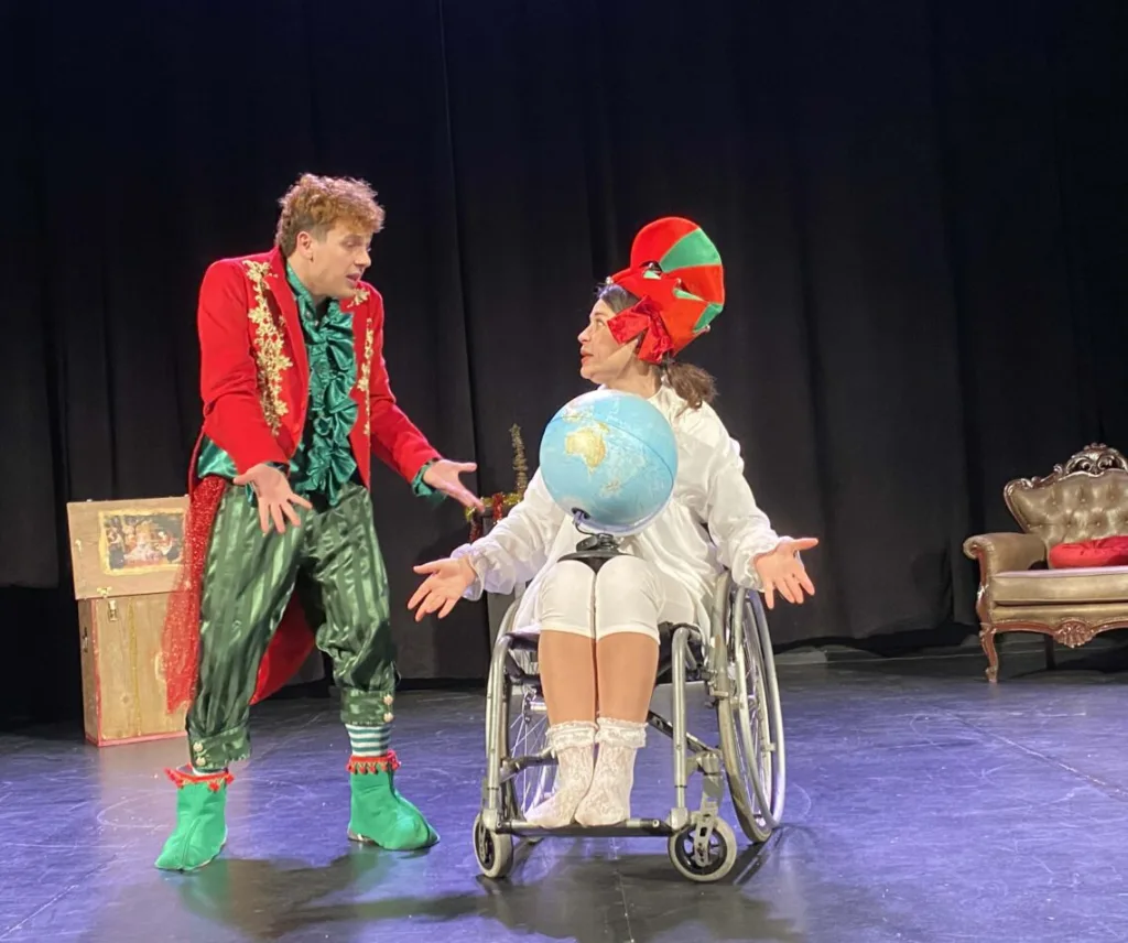 «Το Σεντούκι της Γιαγιάς»: Χριστουγεννιάτικη θεατρική παράσταση με κοινωνικά μηνύματα στο Royal Theater Patras