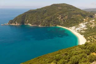 «Δεν έχει εντοπιστεί, δύσκολο να βρεθεί ζωντανός μετά από τόσες ώρες» συγκλονίζει ο γιος του ψαρά που αγνοείται