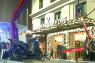 Μεθυσμένη στο πατίνι στο κέντρο της Αθήνας – Πρόστιμο 350 ευρώ σε 25χρονη