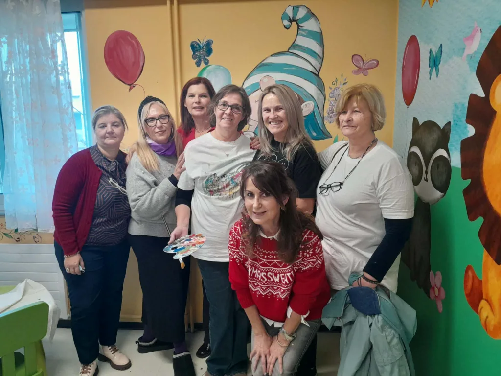 Χρώμα και χαμόγελα στην Παιδιατρική Ρίου: Καλλιτεχνική παρέμβαση στο play room από τον σύλλογο Patra start’s crafting ΦΩΤΟ