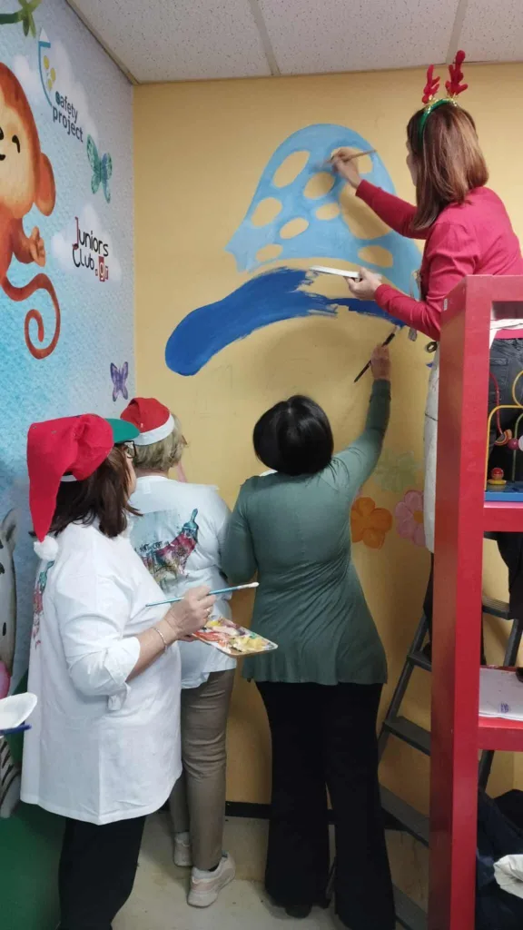 Χρώμα και χαμόγελα στην Παιδιατρική Ρίου: Καλλιτεχνική παρέμβαση στο play room από τον σύλλογο Patra start’s crafting ΦΩΤΟ