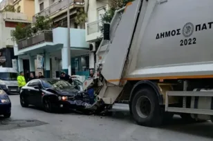 Τροχαίο στο κέντρο της Πάτρας: Αυτοκίνητο έπεσε σε απορριμματοφόρο – Τραυματίστηκε εργαζόμενος