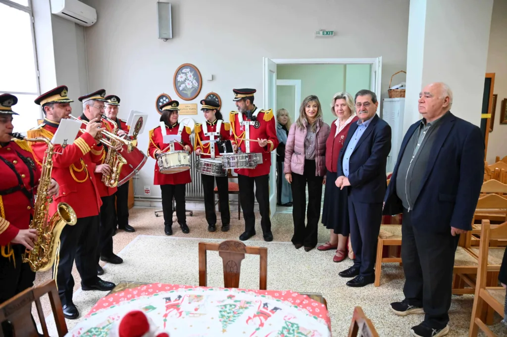 Ο δήμαρχος Κώστας Πελετίδης στα ιδρύματα και το Καραμανδάνειο για ανταλλαγή ευχών