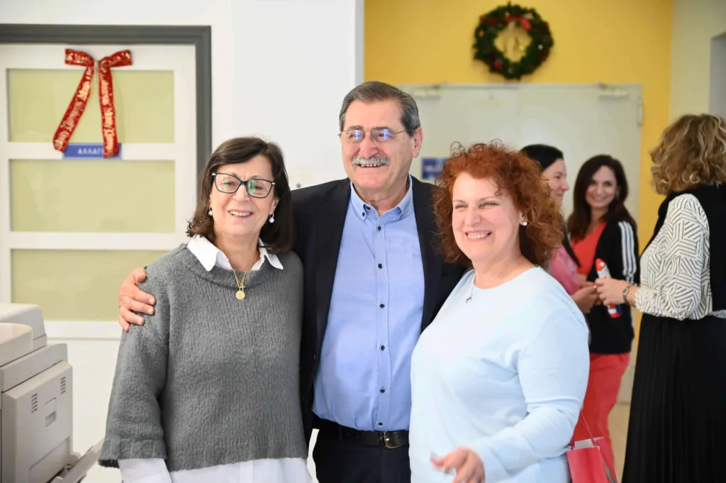 Ο δήμαρχος Κώστας Πελετίδης στα ιδρύματα και το Καραμανδάνειο για ανταλλαγή ευχών