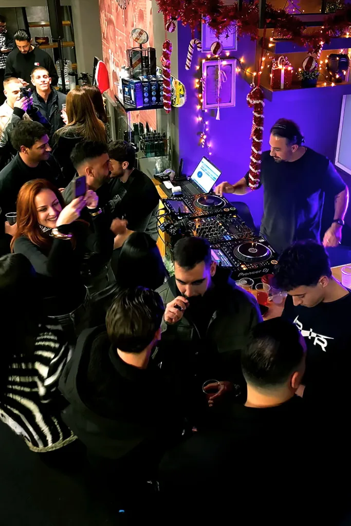 MEN'S LOBBY VIBE SESSIONS