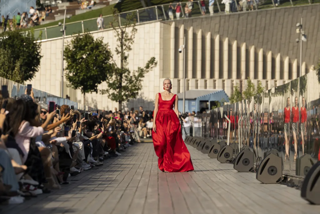 Οι αναδυόμενες Αγορές Πρωτοστατούν στη Διαμόρφωση των Τάσεων της Βιομηχανίας της Μόδας