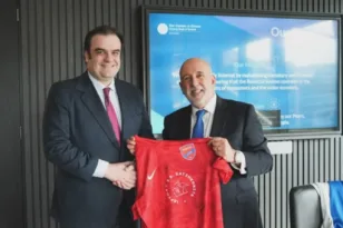 Γιατί ο Πιερρακάκης έκανε δώρο μία εμφάνιση του Πανιωνίου στον Κεντρικό Τραπεζίτη της Ιρλανδίας;