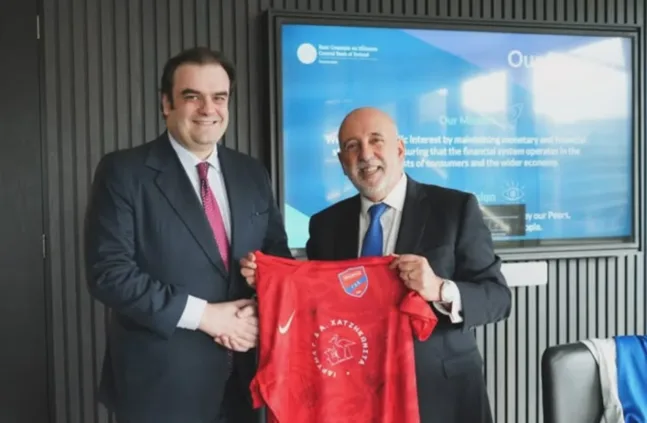 Γιατί ο Πιερρακάκης έκανε δώρο μία εμφάνιση του Πανιωνίου στον Κεντρικό Τραπεζίτη της Ιρλανδίας;