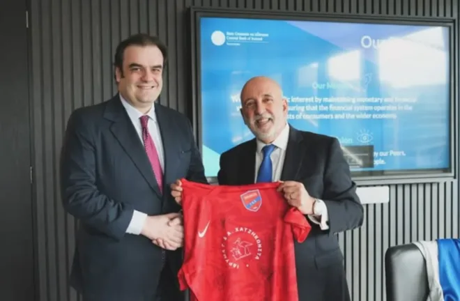 Γιατί ο Πιερρακάκης έκανε δώρο μία εμφάνιση του Πανιωνίου στον Κεντρικό Τραπεζίτη της Ιρλανδίας;