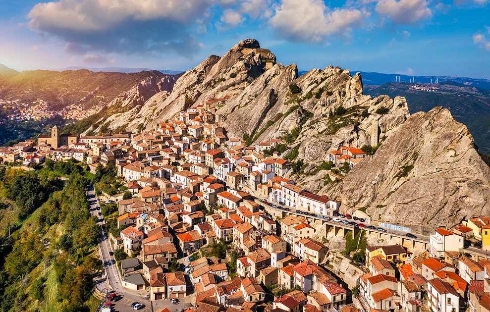 Σε ποιο χωριό της Ιταλίας οι επισκέπτες δοκιμάζουν την «πτήση του Αγγέλου» ΦΩΤΟ