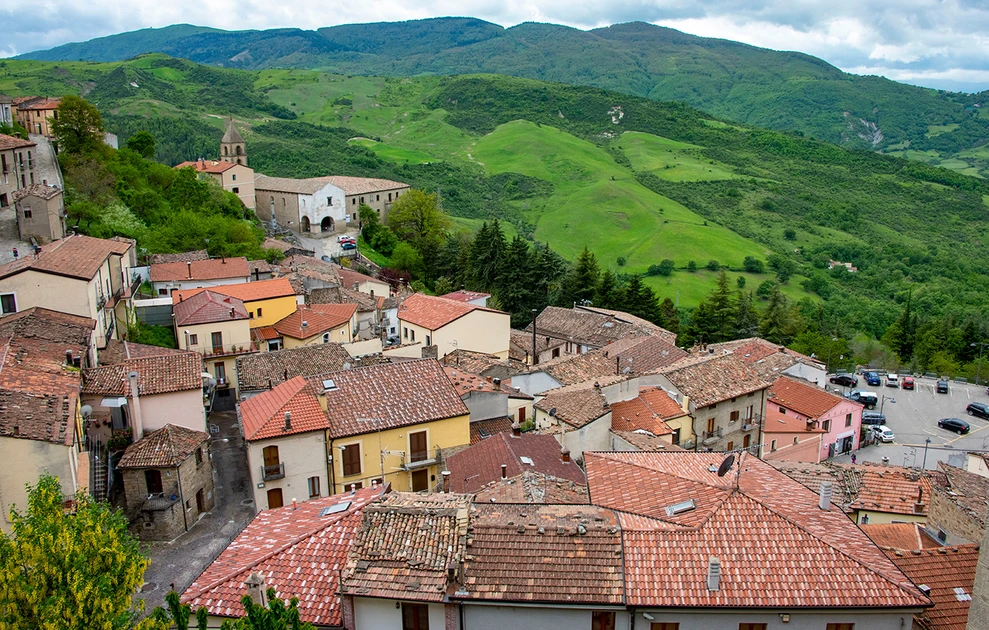 Σε ποιο χωριό της Ιταλίας οι επισκέπτες δοκιμάζουν την «πτήση του Αγγέλου» ΦΩΤΟ