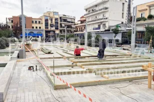 Αίγιο: Κόντρα άνευ ουσίας για το παγοδρόμιο – Μπλόκο, προσωρινά, στο έργο για το Πάρκο Χριστουγέννων