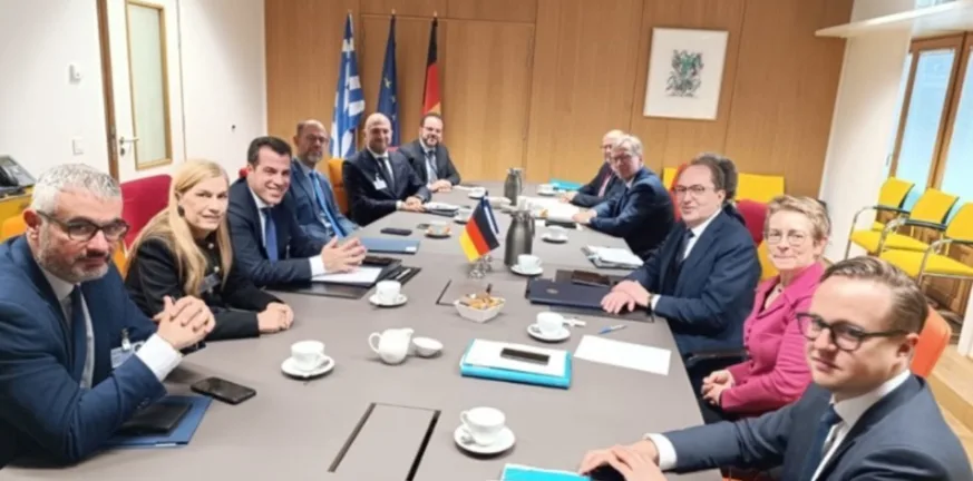 Επαφές Πλεύρη με Ευρωπαίους υπουργούς για το μεταναστευτικό στις Βρυξέλλες