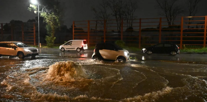 Αττική: Πλημμύρισαν Μέγαρα, Νέα Πέραμος, Μάνδρα, ποιοι δρόμοι είναι κλειστοί ΦΩΤΟ - ΒΙΝΤΕΟ