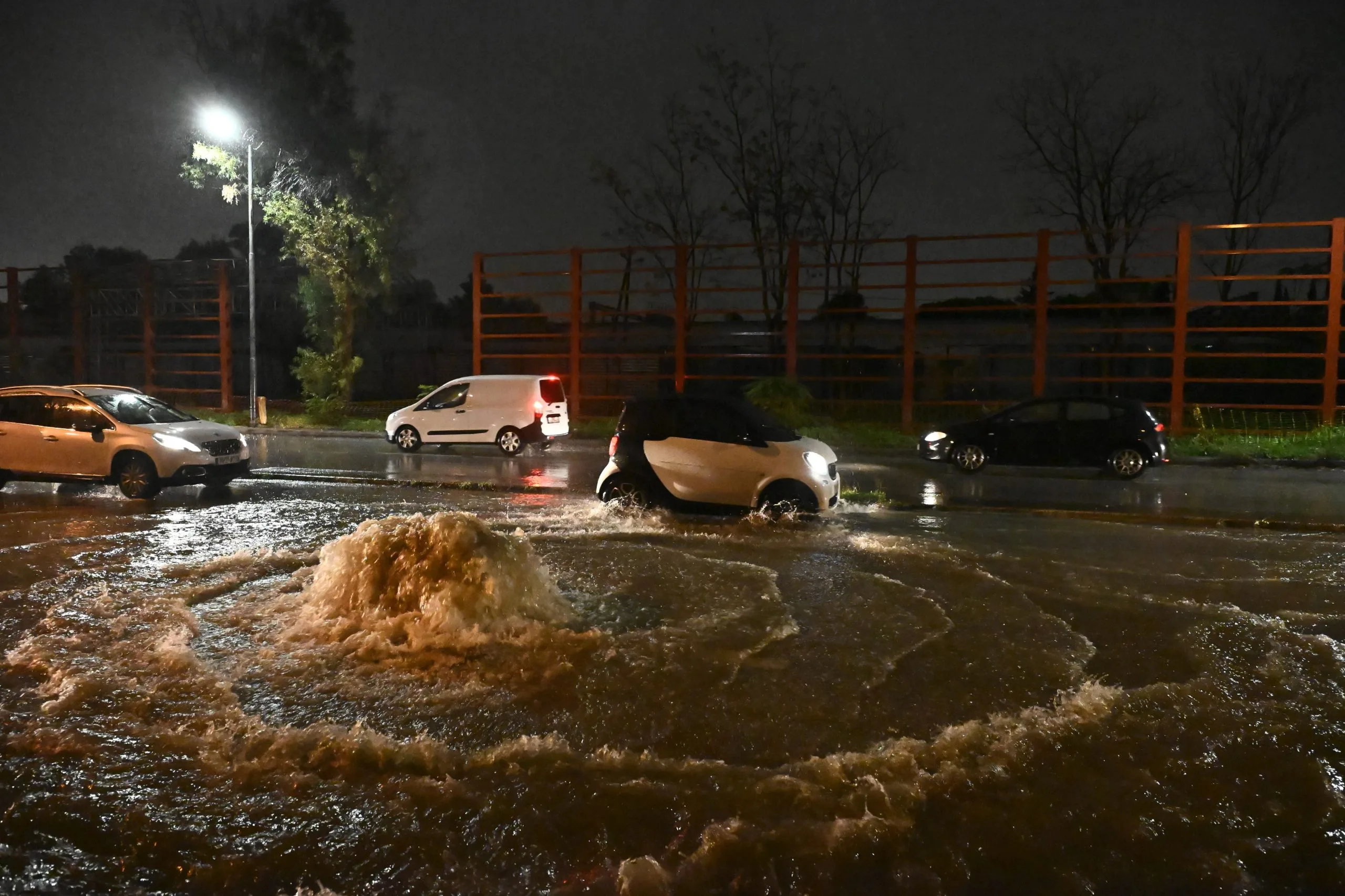 Αττική: Πλημμύρισαν Μέγαρα, Νέα Πέραμος, Μάνδρα, ποιοι δρόμοι είναι κλειστοί ΦΩΤΟ - ΒΙΝΤΕΟ