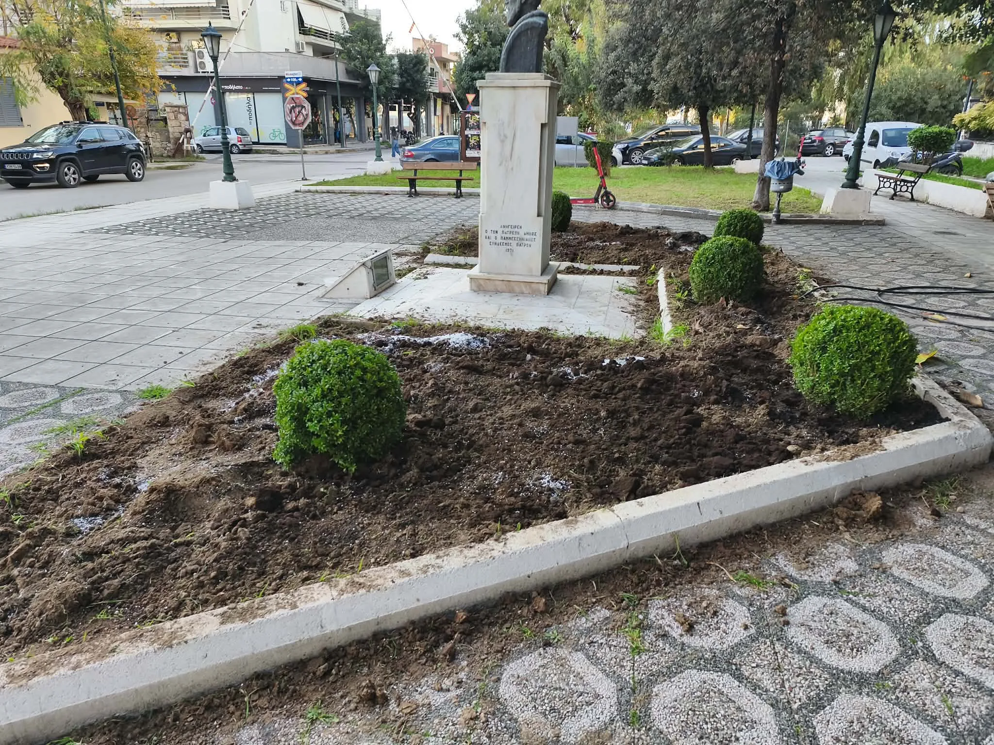 Μπαίνει πράσινο στην Πλατεία Παπαφλέσσα Μπαίνει πράσινο στην Πλατεία Παπαφλέσσα