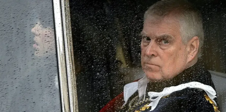 Γιατί ο Κάρολος αφαίρεσε τους τίτλους από τον μικρότερο αδελφό του, πρώην πλέον πρίγκιπα Άντριου;