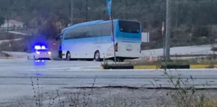 Τραγωδία στον δρόμο Πτολεμαΐδας-Κοζάνης: Εξετράπη λεωφορείο με 25 εργαζομένους της ΔΕΗ, νεκρός ο οδηγός