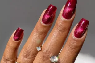 Γοητεία του κόκκινου: 5 γιορτινές παραλλαγές για το μανικιούρ της Πρωτοχρονιάς