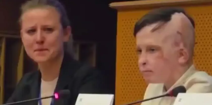 «Η τελευταία φορά που είδα τη μητέρα μου», συγκλόνισε ο 11χρονος Ουκρανός που «λύγισε» τη διερμηνέα στο Ευρωπαϊκό Κοινοβούλιο ΒΙΝΤΕΟ